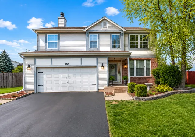 2nd image of 210 Balmoral Ct, Glendale Heights, IL 60139 | MLS# 12673602