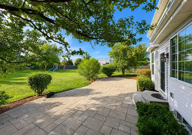3rd image of 210 Balmoral Ct, Glendale Heights, IL 60139 | MLS# 12673602