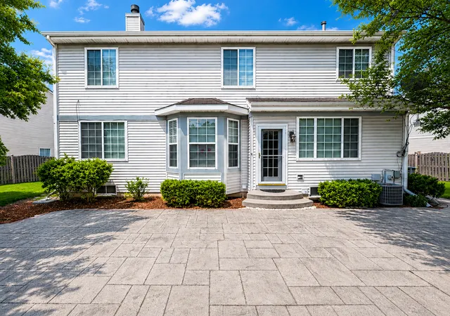 4th image of 210 Balmoral Ct, Glendale Heights, IL 60139 | MLS# 12673602