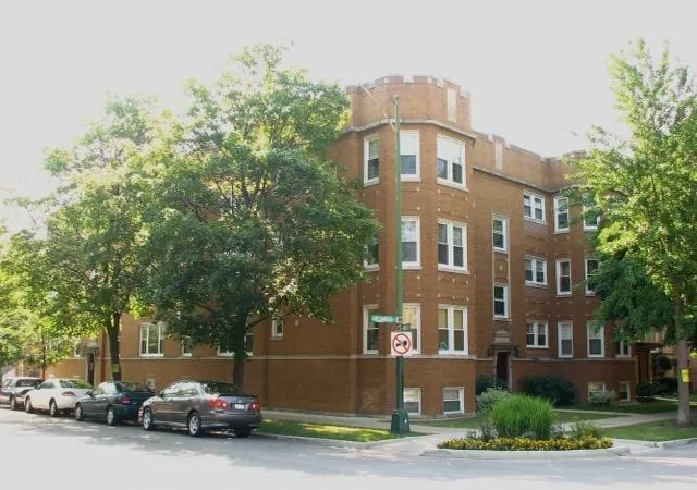 Homes for sale in Chicago, IL | 2915 W Granville Ave #1E, Chicago, IL 60659 | MLS# 12673617