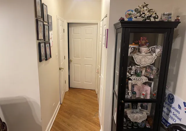 Homes for sale in Chicago, IL | 2915 W Granville Avenue, Chicago, IL 60659 | Houzeo