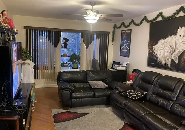Homes for sale in Chicago, IL | 2915 W Granville Ave #1E, Chicago, IL 60659 | MLS# 12673617