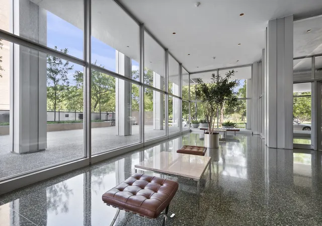 3rd image of 2400 N Lakeview Ave, Chicago, IL 60614