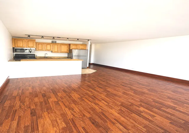 5th image of 2400 N Lakeview Ave, Chicago, IL 60614