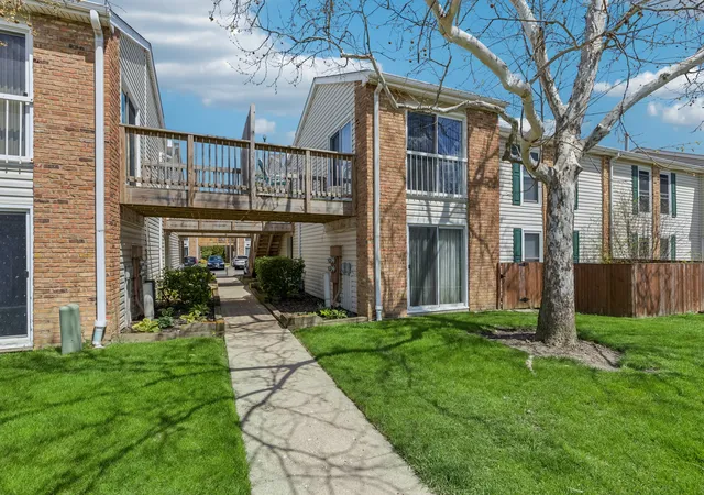 1st image of 1981 Kenilworth Cir #G, Hoffman Estates, IL 60169 | MLS# 12673644