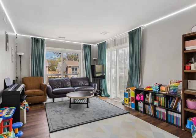 2nd image of 1981 Kenilworth Cir #G, Hoffman Estates, IL 60169 | MLS# 12673644