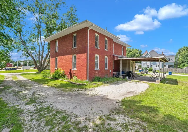 Homes for sale in Cambridge, IL | 302 N Ridge St W, Cambridge, IL 61238 | MLS# 12673646