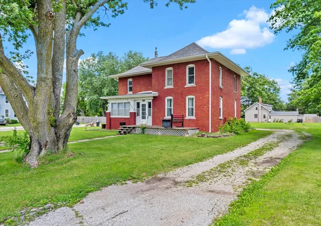 Homes for sale in Cambridge, IL | 302 N Ridge St W, Cambridge, IL 61238 | MLS# 12673646