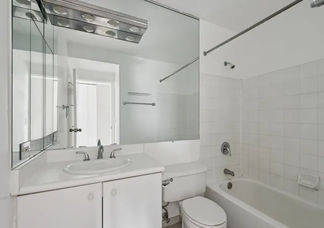 5th image of 1212 N Lasalle St, Chicago, IL 60610