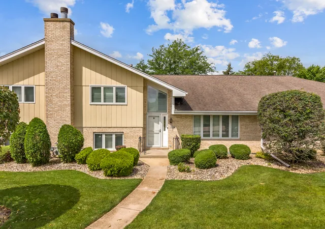 Homes for sale in Orland Park, IL | 18116 John Charles Dr, Orland Park, IL 60467 | MLS# 12673786