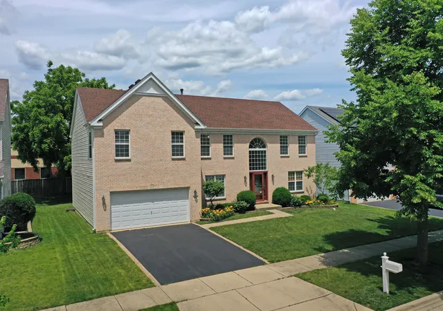 Homes for sale in Wheeling, IL | 810 Vera Ln, Wheeling, IL 60090 | MLS# 12673788