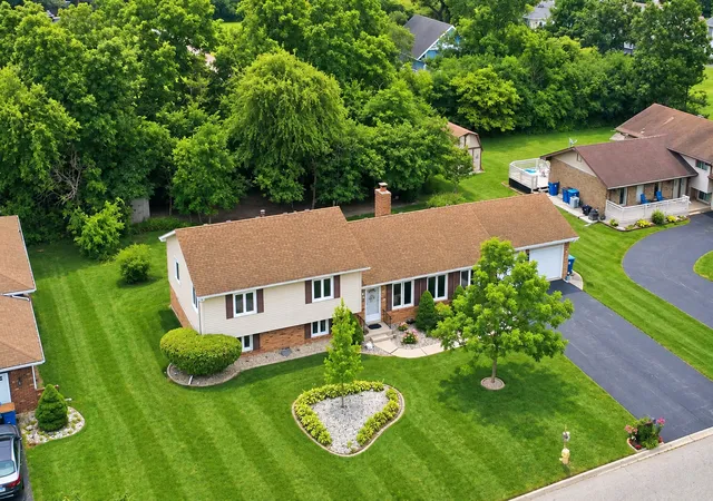 Single family home for sale at 3469 Innsbruck Ln, Crete, IL 60417 | MLS# 12673825