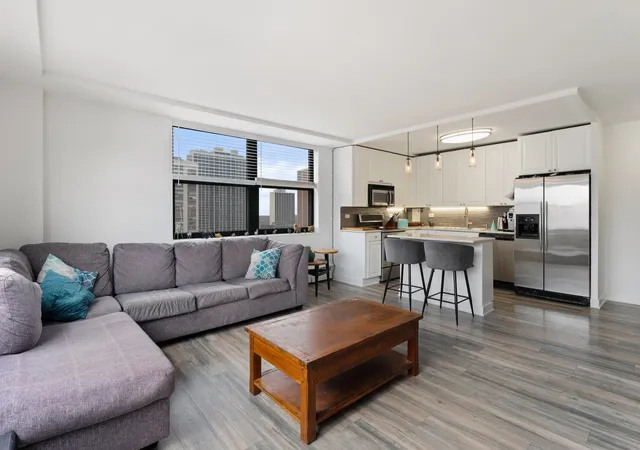 5th image of 1445 N State Pkwy, Chicago, IL 60610