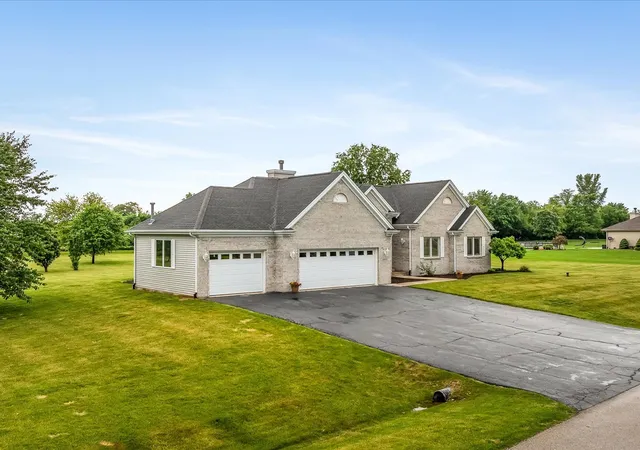 Homes for sale in Belvidere, IL | 12470 Arrowwood Ln, Belvidere, IL 61008 | MLS# 12673851