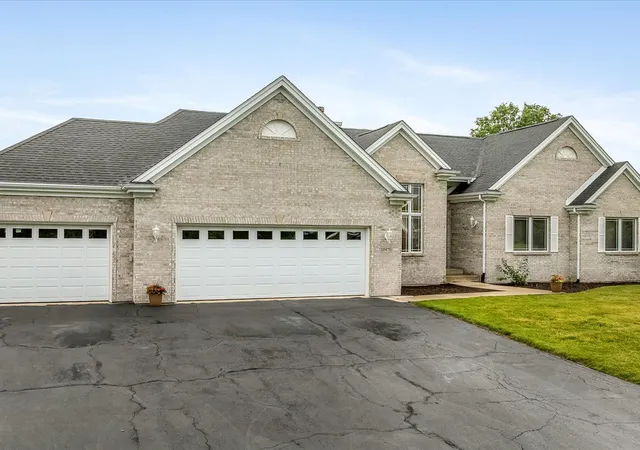 Homes for sale in Belvidere, IL | 12470 Arrowwood Ln, Belvidere, IL 61008 | MLS# 12673851