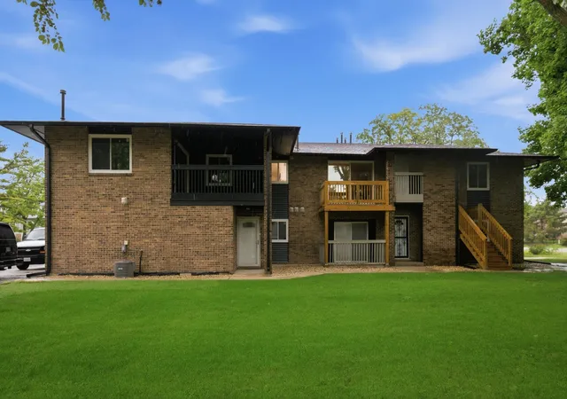 2nd image of 19403 Oakwood Ave, Country Club Hills, IL 60478