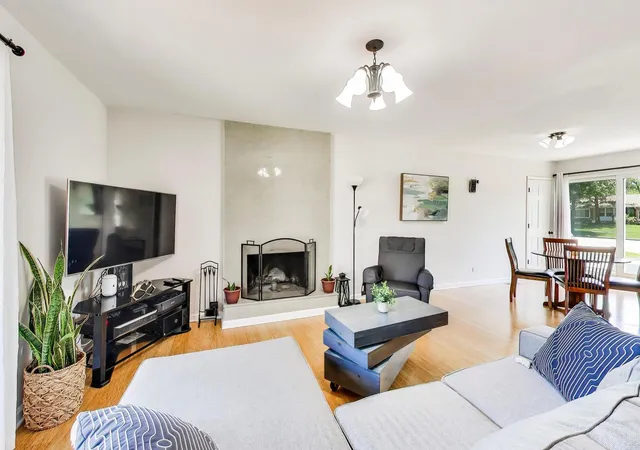 4th image of 420 Bode Rd, Hoffman Estates, IL 60169 | MLS# 12673888
