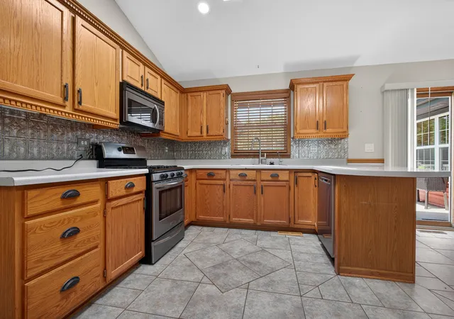 Homes for sale in Poplar Grove, IL | 513 Pembroke Rd Sw, Poplar Grove, IL 61065 | MLS# 12673940