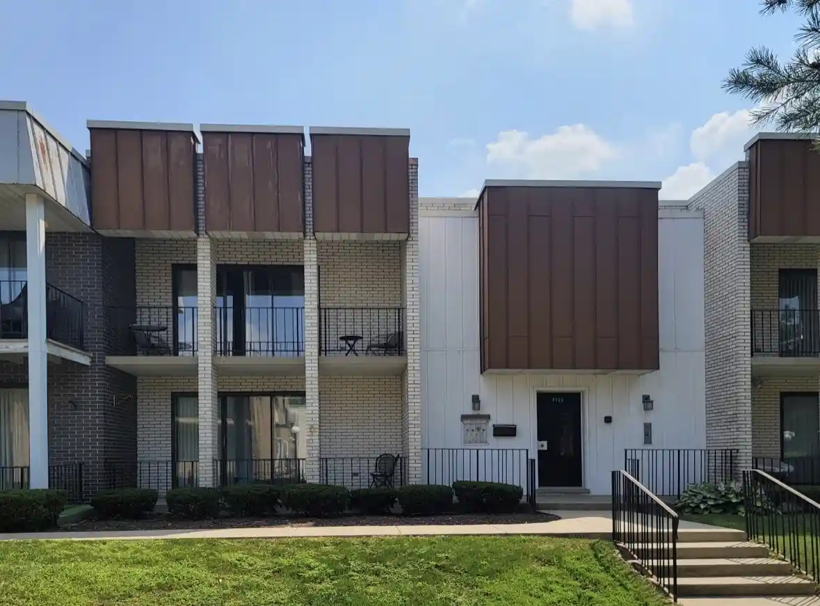 Listing Photo 1 - Condo for sale in 4123 W 98Th St located at 4123 W 98Th St, Oak Lawn, IL 60453 - Unit 4123 W 98th Street