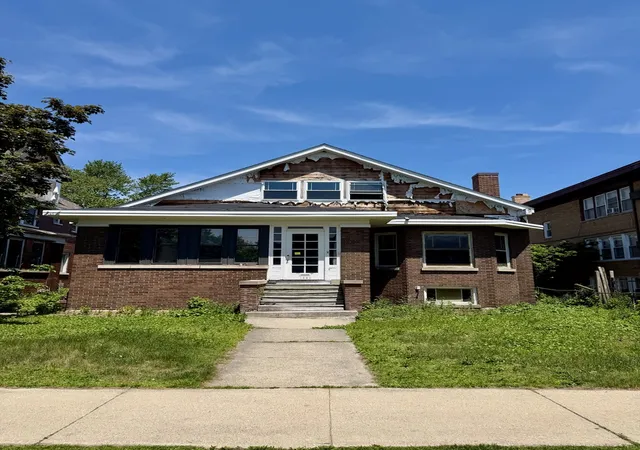 Single family home for sale at 1420 W Jarvis Ave, Chicago, IL 60626 | MLS# 12673973