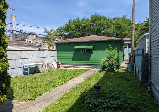 Listing Photo 2 - Condo for sale in building located at 4925 S Justine St, Chicago, IL 60609 - Unit #