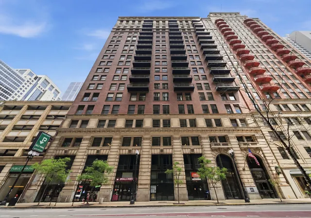 Homes for sale in Chicago, IL | 212 W Washington St W #1707, Chicago, IL 60606 | MLS# 12673996