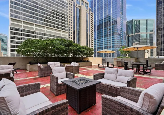 Homes for sale in Chicago, IL | 212 W Washington St W #1707, Chicago, IL 60606 | MLS# 12673996