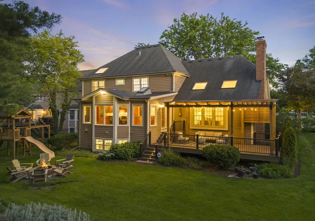 3rd image of 126 Stableford Dr, Glen Ellyn, IL 60137 | MLS# 12674008
