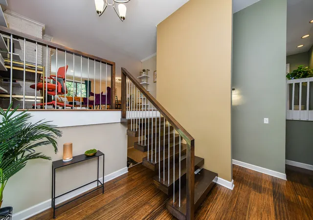 3rd image of 917 Royal Blackheath Ct, Naperville, IL 60563 | MLS# 12674023
