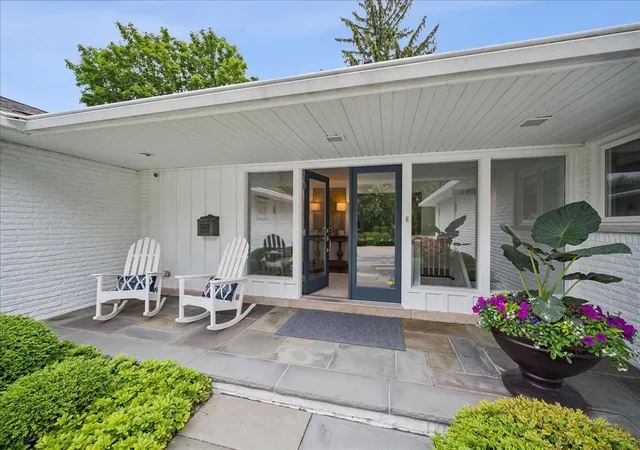 4th image of 920 Pine Tree Ln, Winnetka, IL 60093 | MLS# 12674124