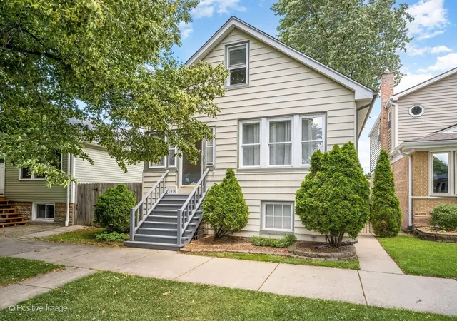 Homes for sale in Chicago, IL | 11215 S Sawyer Ave, Chicago, IL 60655 | MLS# 12674139