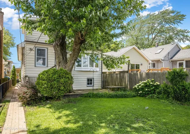 Homes for sale in Chicago, IL | 11215 S Sawyer Ave, Chicago, IL 60655 | MLS# 12674139