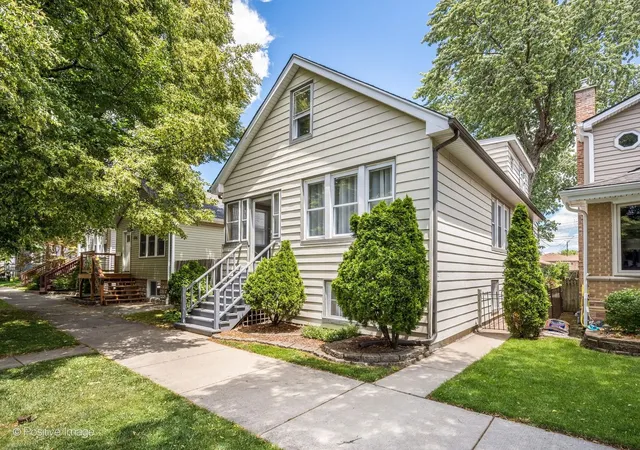 Homes for sale in Chicago, IL | 11215 S Sawyer Ave, Chicago, IL 60655 | MLS# 12674139