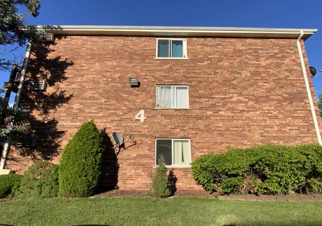 Homes for sale in Midlothian, IL | 14810 S Kilpatrick Avenue, Midlothian, IL 60445 | Houzeo