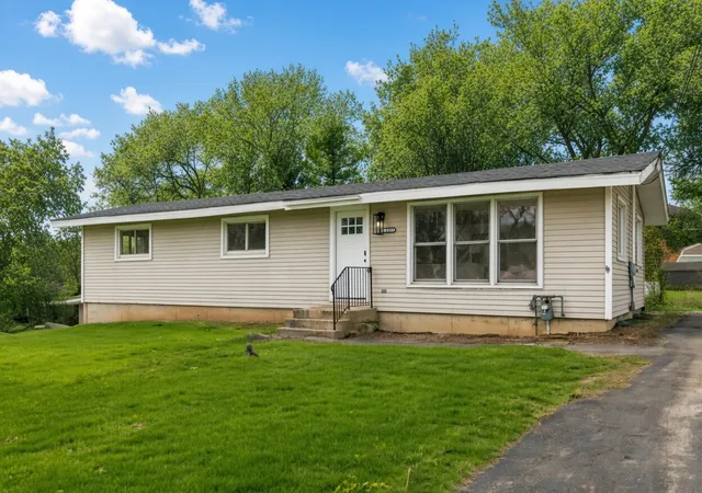 Photo 1 of Single family home for sale at 6305 Robert Rd, Cary, IL 60013 | MLS# 12674188 | Listing updated on 2026-08-15