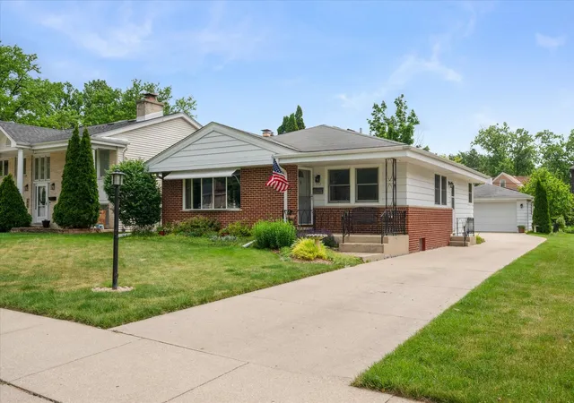 Homes for sale in Elmhurst, IL | 551 S Poplar Ave, Elmhurst, IL 60126 | MLS# 12674199