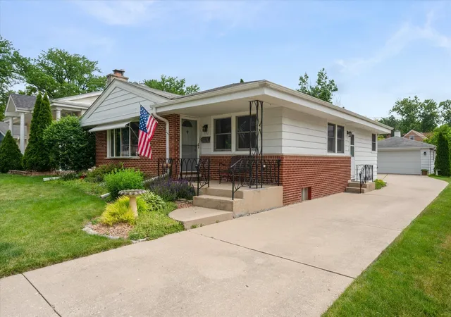 Homes for sale in Elmhurst, IL | 551 S Poplar Ave, Elmhurst, IL 60126 | MLS# 12674199