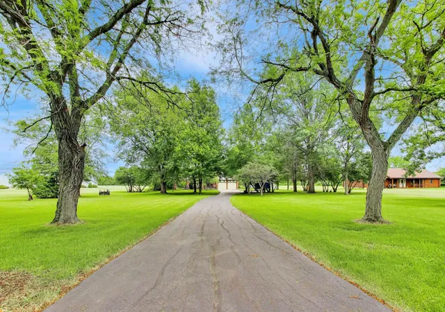 Homes for sale in Crete, IL | 3218 E Reichert Dr, Crete, IL 60417 | MLS# 12674247