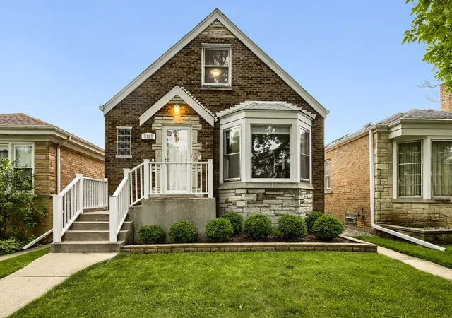 Homes for sale in Chicago, IL | 5125 N Sayre Ave, Chicago, IL 60656 | MLS# 12674294