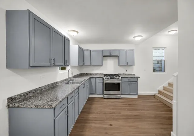 3rd image of 8008 S Muskegon Ave, Chicago, IL 60617 | MLS# 12674407