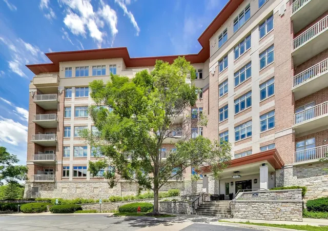 Homes for sale in Wheeling, IL | 100 Prairie Park Dr #701, Wheeling, IL 60090 | MLS# 12674415