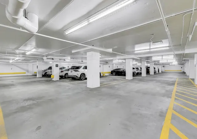 2nd image of 360 E Randolph St, Chicago, IL 60601