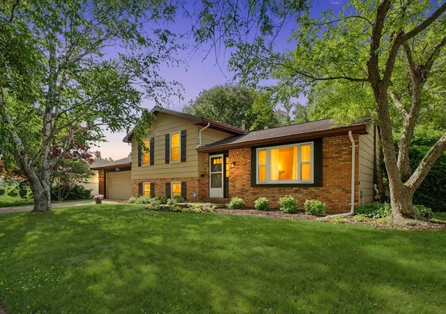 Homes for sale in Urbana, IL | 601 E Mchenry St, Urbana, IL 61801 | MLS# 12674467