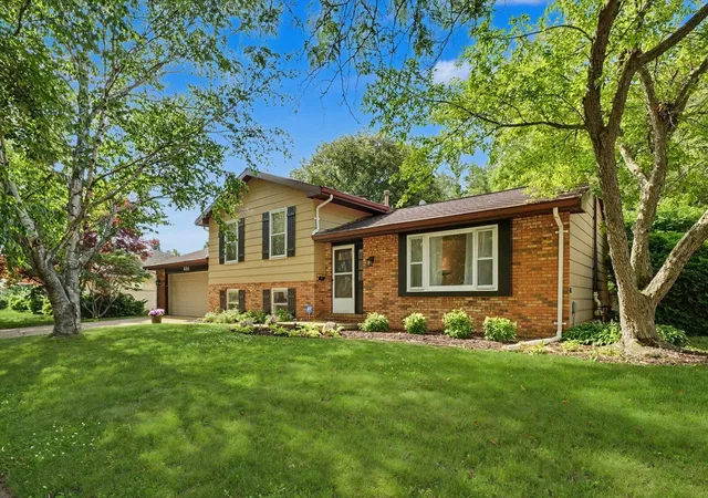 Homes for sale in Urbana, IL | 601 E Mchenry St, Urbana, IL 61801 | MLS# 12674467