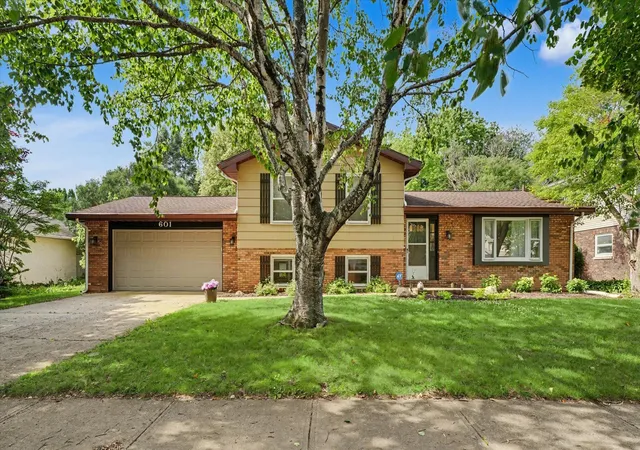 Homes for sale in Urbana, IL | 601 E Mchenry St, Urbana, IL 61801 | MLS# 12674467