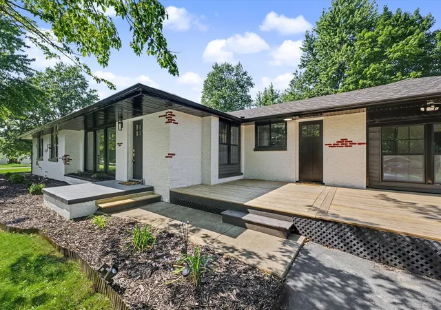 Photo 3 of Sale Pending at 302 W Main St, Mahomet, IL 61853 | MLS# 12674513 | Listing updated on 2026-07-31