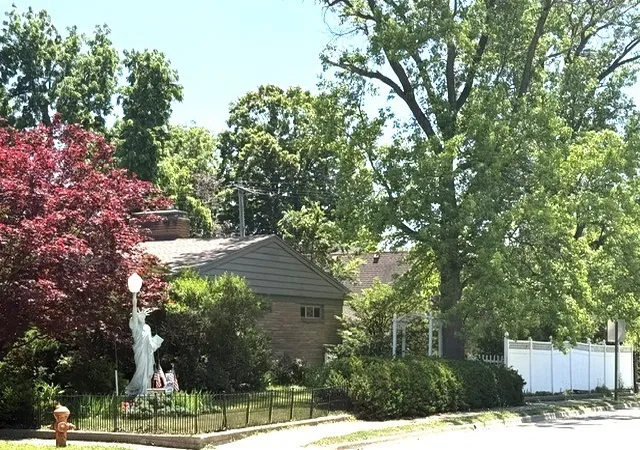 Photo 3 of Single family home for sale at 809 W Delaware Ave, Urbana, IL 61801 | MLS# 12674522 | Listing updated on 2026-08-10