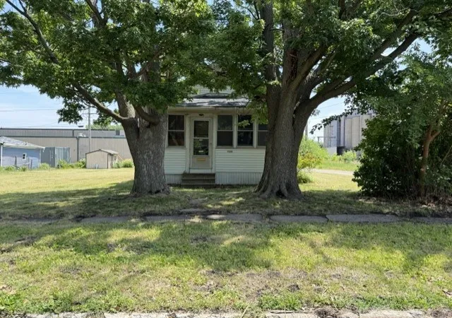 Homes for sale in East Moline, IL | 924 21st St, East Moline, IL 61244 | MLS# 12674548