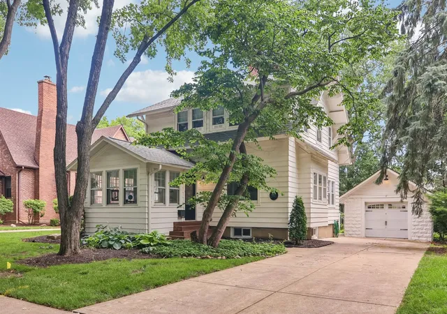 Homes for sale in Downers Grove, IL | 4917 Highland Ave, Downers Grove, IL 60515 | MLS# 12674556