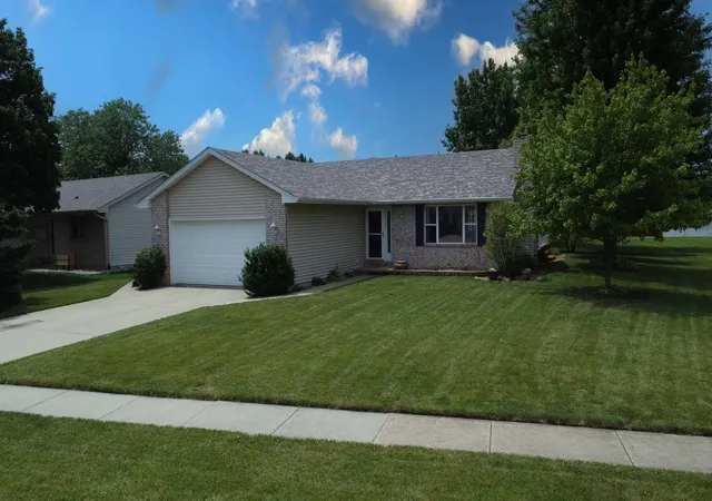 Homes for sale in Bourbonnais, IL | 695 Cherokee Dr, Bourbonnais, IL 60914 | MLS# 12674590